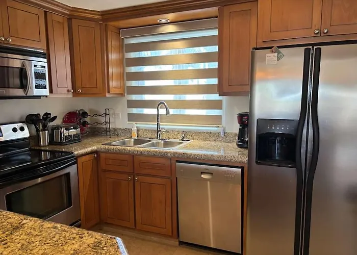 Beautifully Maintained 2-bed In Mananitas *